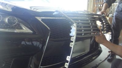 レクサスLS グリル Fスポーツ→標準 仕様変更 - カークリニック